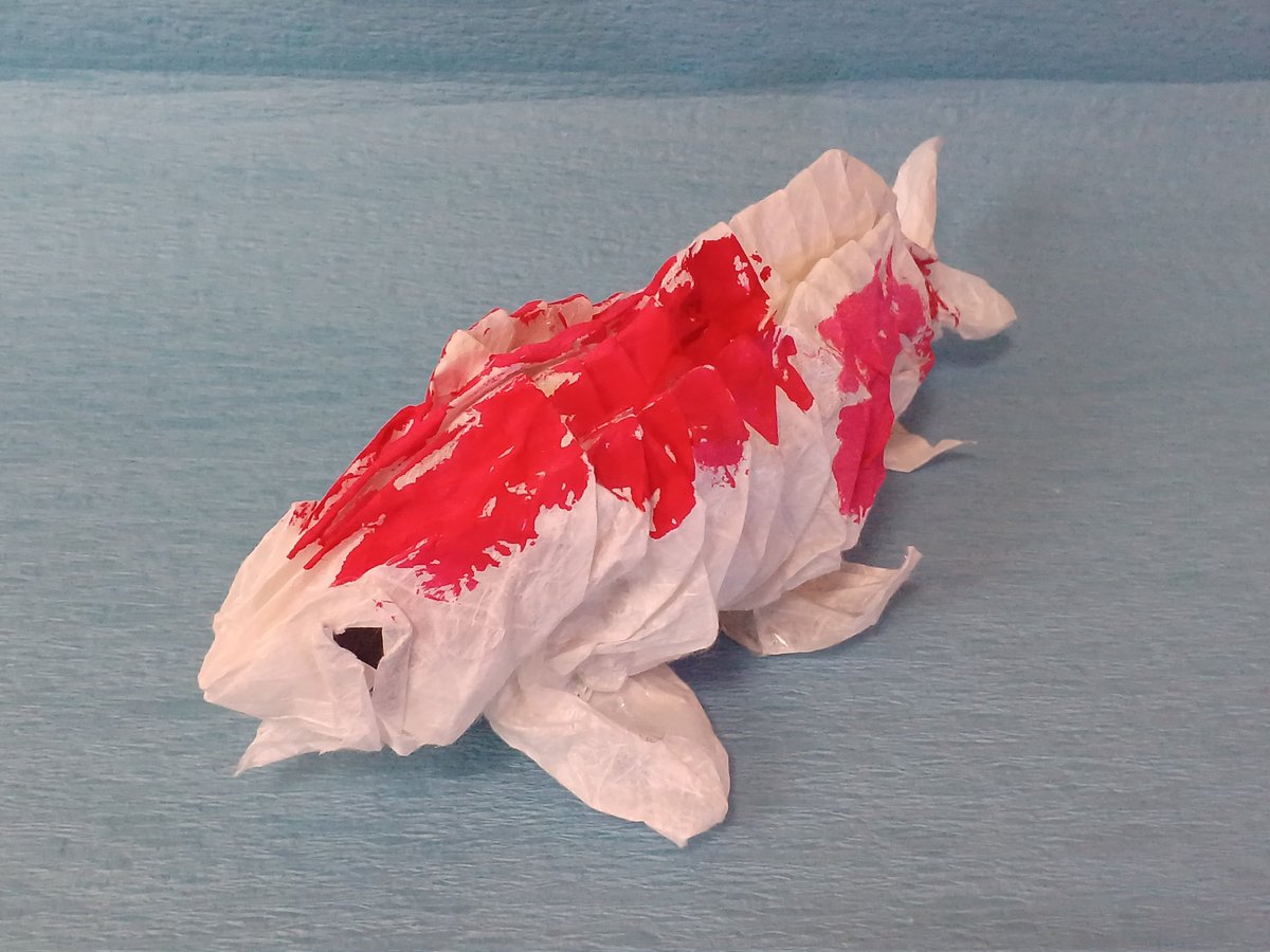 OrigamiBrasil's tweet photo. RT @rs_command1287: 折り紙一枚で錦鯉を折りました！

はじめて雲竜紙をつかってみました！赤い部分は絵の具、目は部分裏打ちしています！
#折り紙作品 #Origami #錦鯉 https://t.co/1TJpHUX2eT