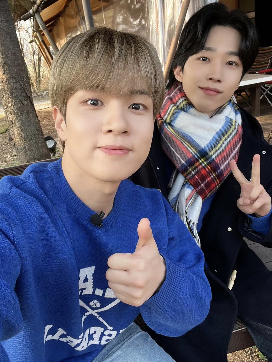NFlyingofficial's tweet photo. [📸] 홍기종기

#NFlying #엔플라잉 #유회승 #YooHweSeung #서동성 #SeoDongSung https://t.co/QwBs9HUzQV