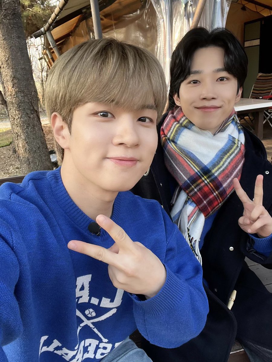 NFlyingofficial's tweet photo. [📸] 홍기종기

#NFlying #엔플라잉 #유회승 #YooHweSeung #서동성 #SeoDongSung https://t.co/QwBs9HUzQV