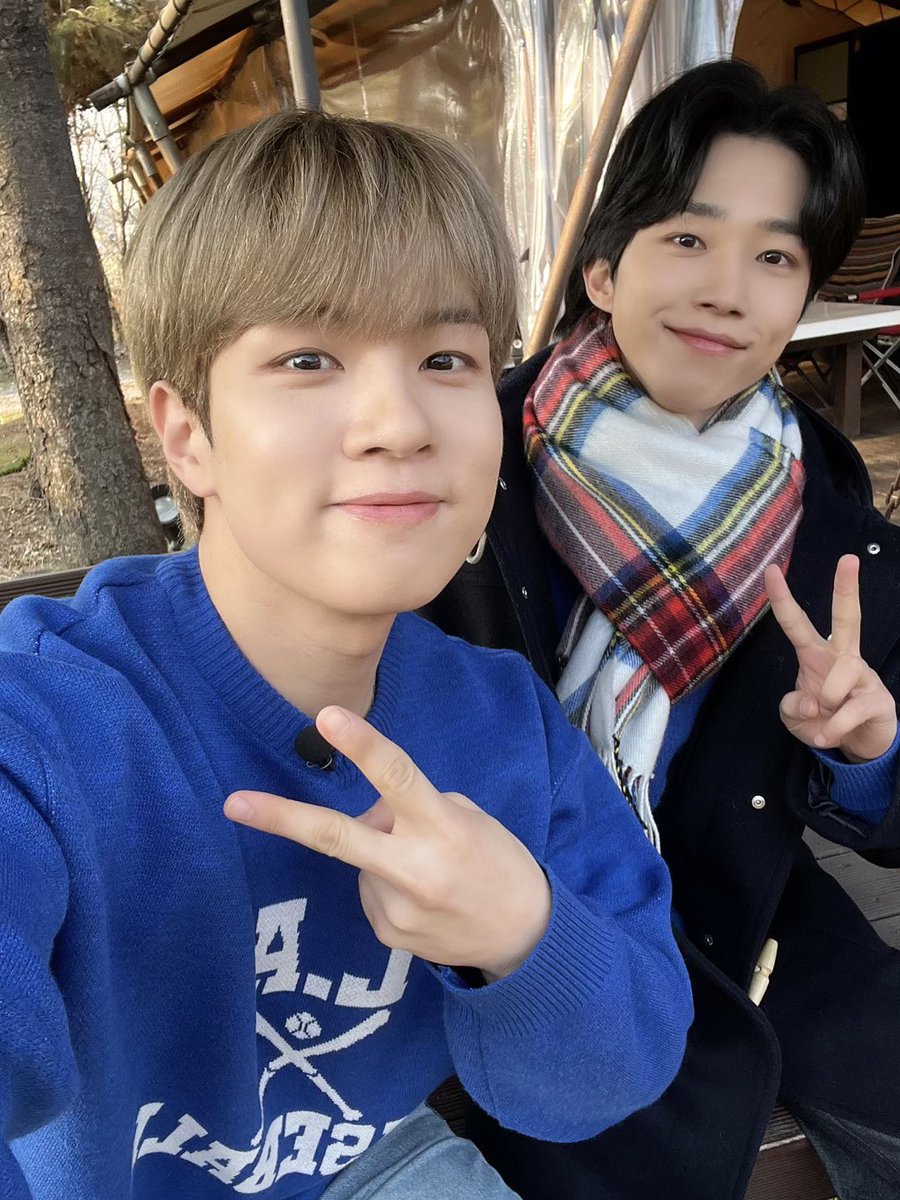 NFlyingofficial's tweet photo. [📸] 홍기종기

#NFlying #엔플라잉 #유회승 #YooHweSeung #서동성 #SeoDongSung https://t.co/QwBs9HUzQV