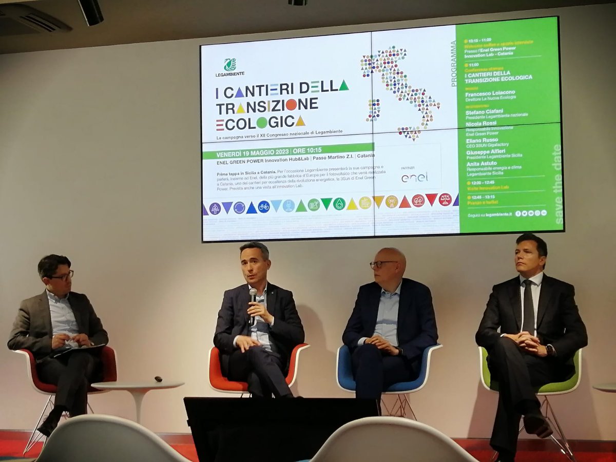 Legambiente's tweet photo. #Catania @StefanoCiafani : "L’Italia da qui ai prossimi anni dovrà aprire e chiudere i cantieri del PNRR, spendendo al meglio le risorse europee e nazionali entro la metà del 2026". 
#cantieridellatransizione https://t.co/04JJj7c5Xg