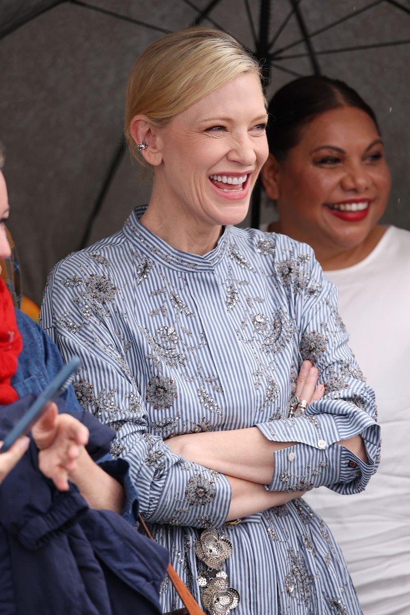 ff_blanchett's tweet photo. I want to hug her 💕💕 https://t.co/ORPl46uVzO