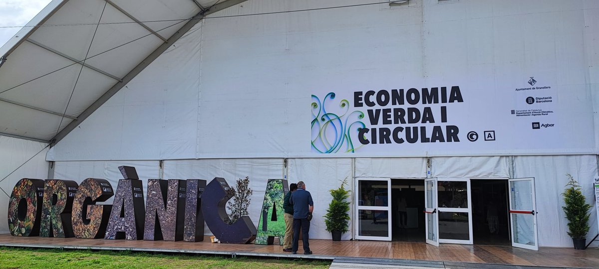 residuscat's tweet photo. Participem a la Fira d’Economia Verda i Circular de #Granollers amb la nostra exposició sobre el Pacte per la Moda Circular i les lletres d'orgànica i compost.
Us aninem a visitar-la avui i durant tot el cap de setmana. ☘️
#EconomiaCircular #Residuscat #FIRAEVC @Firaascensio https://t.co/CC8JlDeEkb