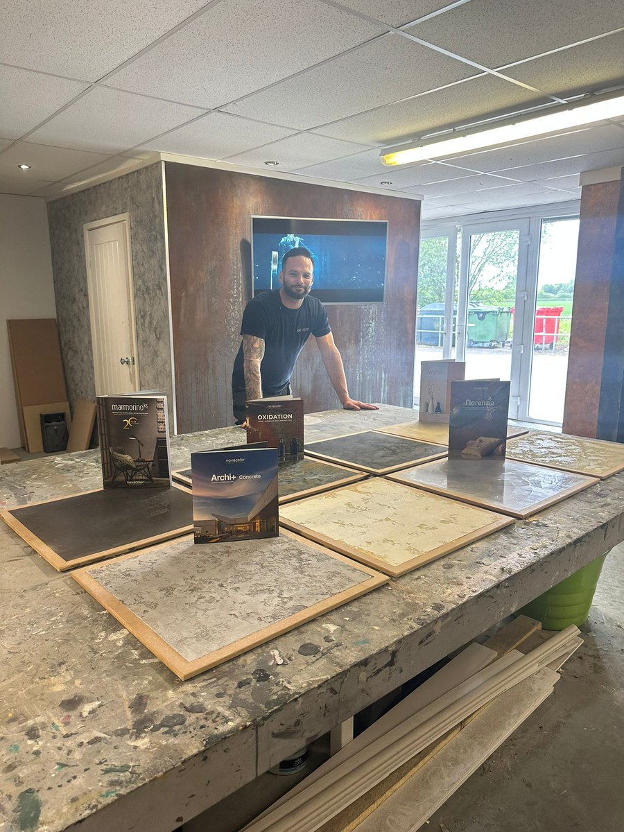 PlasteringRm's tweet photo. Bespoke venetian plastering technique with Italian polished plaster - provides a unique high end finish - inbox us for more details! @KpNetball  @hbpainting1  @BarnetWindowCo  @Door_Drop @n21plumbing https://t.co/KpyZZTkPFq