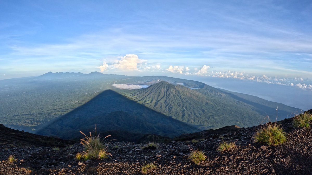 heyitsgeorg's tweet photo. Swap the treadmill for a trail and #MoveOutside. The view's better, I promise.
Check out this shot of Mt Agung casting a massive shadow across the Bali landscape, with Mt Abang and Mt Batur in the backdrop. https://t.co/OBgY4FVsqW