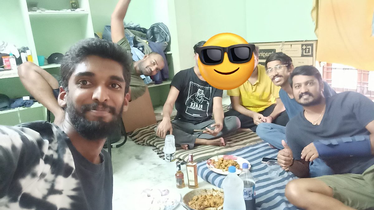 bhai_bholthey's tweet photo. Weekend wibes 🍻
SuryaBhai ~ @urstrulyMahesh 🔥
#khasim @urstrulyVV @Sunny17_MB_VK @Haricherry31 https://t.co/47una3NSLM