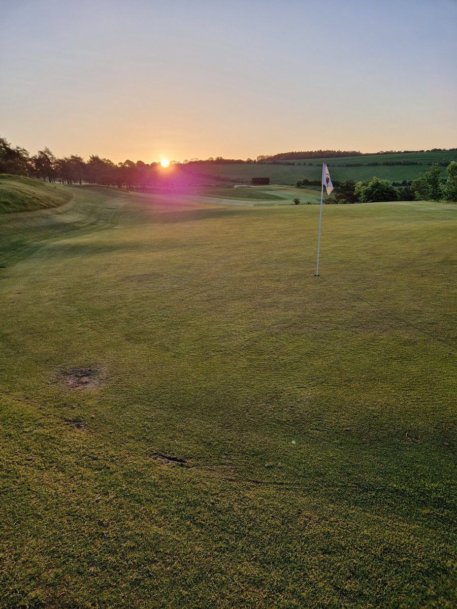 What a week <a href="/OgbourneDownsGC/">Ogbourne Downs GC</a> 🔵⚪️🟢
✅️ 'light groom' greens with verti-cutters
✅️ 175mm solid tine
✅️ 6T/Ha dressing on greens and aprons
✅️ Strim edge bunkers
✅️ Feed &amp; PGR tees &amp; aps
✅️ Flymow strim run
✅️ Host demo day
#nomorebankholidaysplease
#outofcharac...