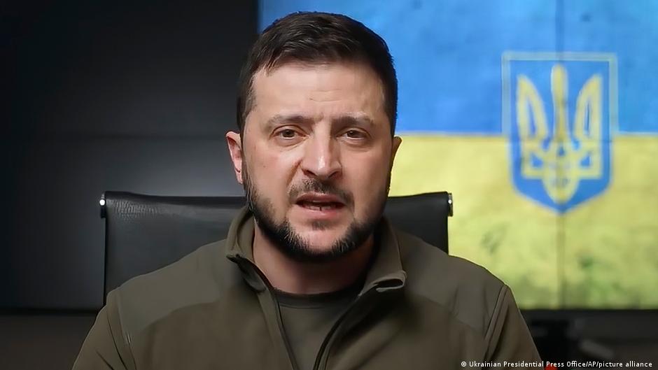 dw_russian's tweet photo. Зеленский неожиданно приехал на саммит Лиги арабских государств в Саудовскую Аравию. Политик напомнил о репрессиях по отношению к крымским татарам и заявил, что защита мусульманского сообщества Украины - один из важных приоритетов https://t.co/stW0IW7SZx