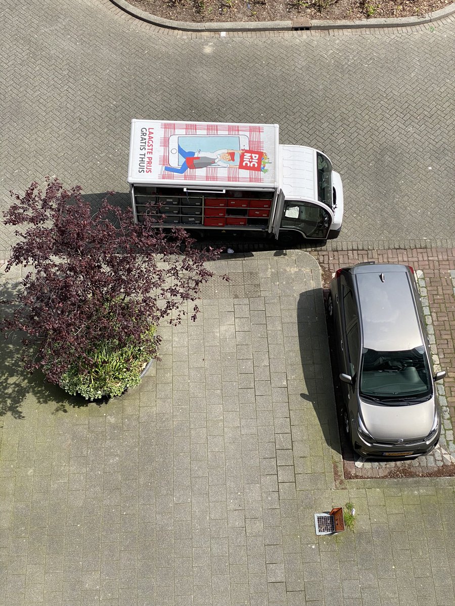 <a href="/picnic/">Picnic</a> Bezorger parkeert voor plek waar personen met rollator of scootmobiel trottoir op of af moeten. Bezorger weigert elders te parkeren <a href="/picnic/">Picnic</a>