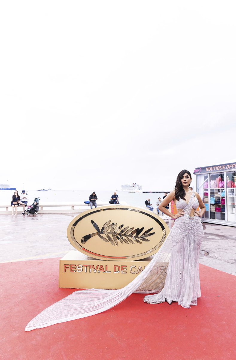 BenchMarkOffl's tweet photo. Lights, camera, Cannes! Our star @mrunal0801 lit up the red carpet ✨
#Cannes2023 #MrunalThakur #benchmarktalents https://t.co/L7bhEDgP0l