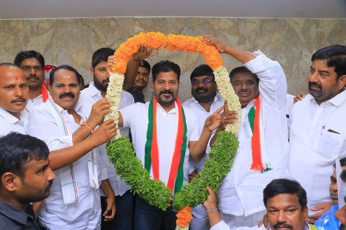 CNR1113's tweet photo. #TeamCNR #Congress #Maheshwaram #Challanarasimhareddy #RevanthReddy
@revanth_anumula https://t.co/kEWuAUxQze