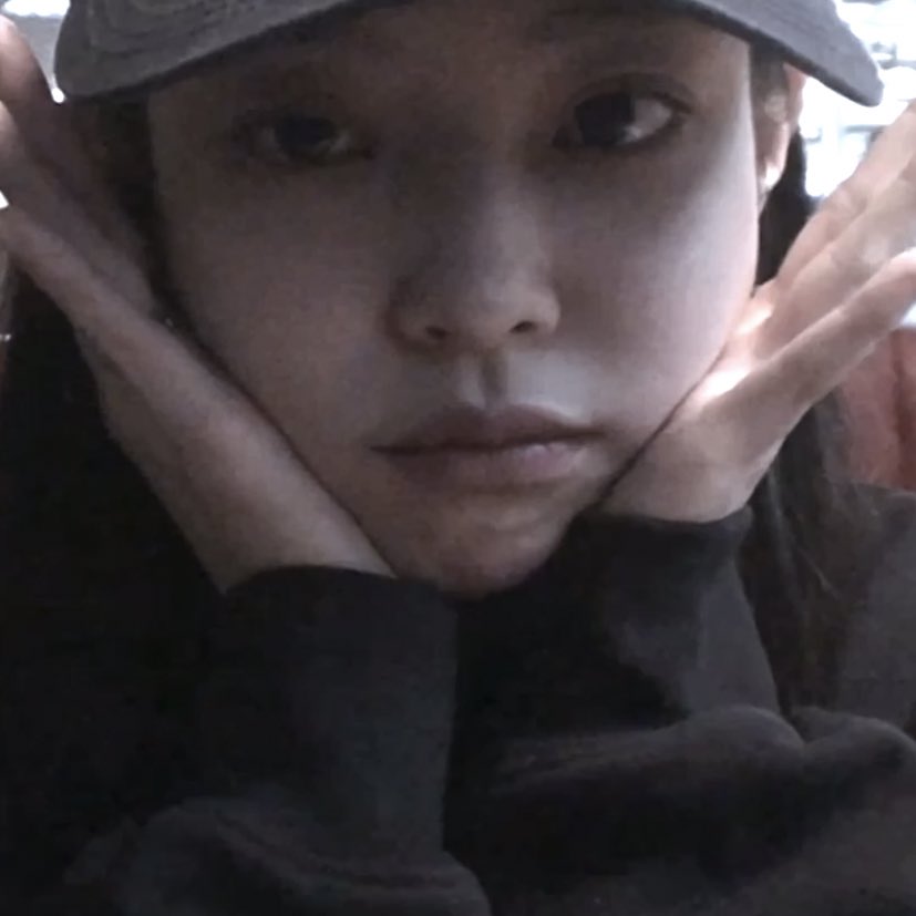 jnkoopsies's tweet photo. we love you jennie 🤍 https://t.co/giTT8ZHnfD