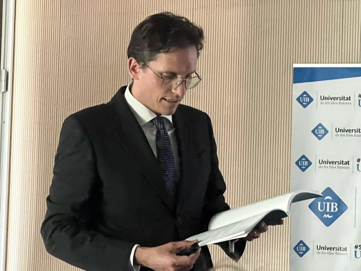 cgdsonespases's tweet photo. Enhorabuena al Dr. Bonnin @jaumebonninp por la magnífica lectura de su tesis doctoral titulada “Determinación de la función paratiroidea mediante fluorescencia con verde de indocianina (ICG) tras tiroidectomía total”. @SonEspases @sobacir @infosalut https://t.co/9eeaB2n083