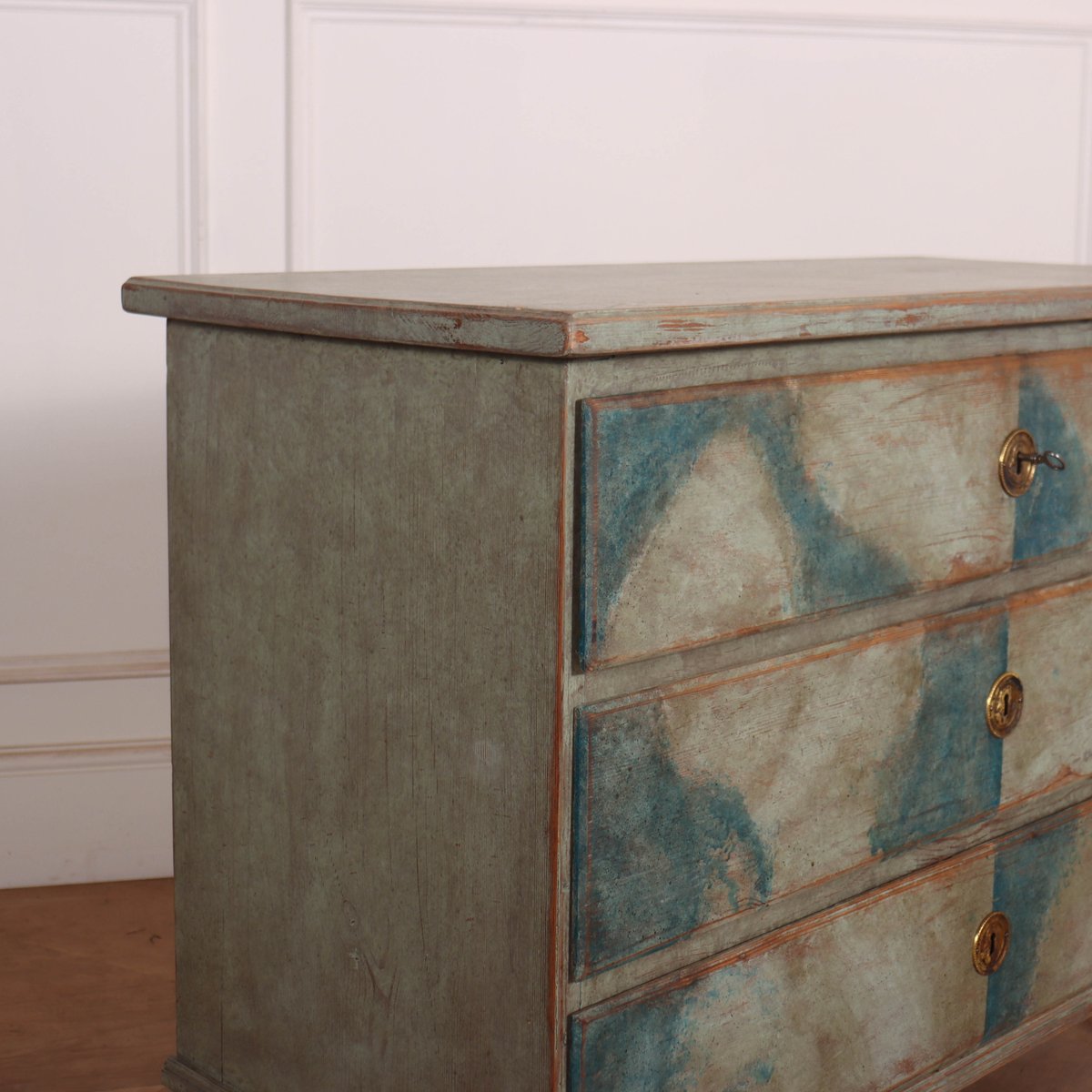 ArcadiaAntiques's tweet photo. Interesting little Swedish 3 drawer painted pine commode. 1820.
Price: £1,750
https://t.co/Yb5AwPidTP
#paintedpinecommodes #SwedishCommodes #littlecommodes https://t.co/eddYdW0cbr
