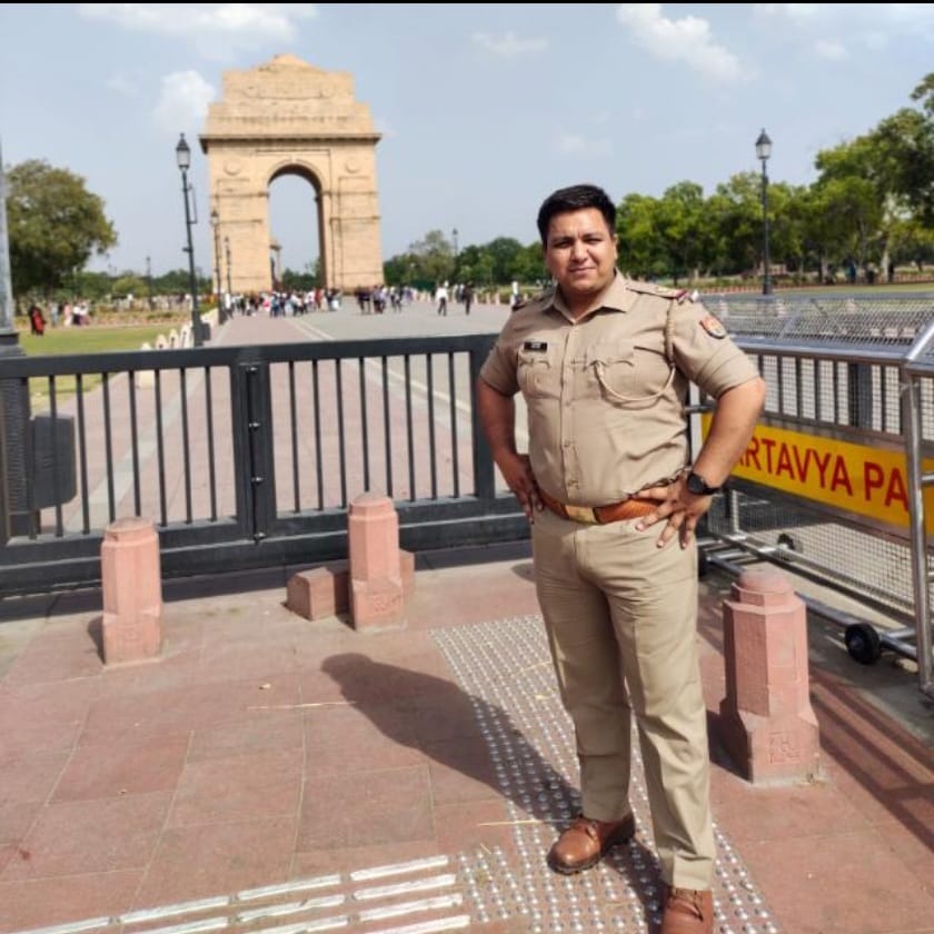 हापुड़ : एसपी, दारोगा का मामला गाली गलौच का नही बल्कि खनन,धारा 308 व जबरन फैसले का है
गाली गलौच हिरासत सब बाद के काम है पहला तो मामला ही कुछ और है 
CM <a href="/myogiadityanath/">Yogi Adityanath</a> जी इसका संज्ञान लीजिए मामला गाली गलौच का नही बल्कि उसका है जिसके आप सख्त खिलाफ है खनन का
<a href="/dgpup/">DGP UP</a> <a href="/adgzonemeerut/">ADG ZONE MEERUT</a>