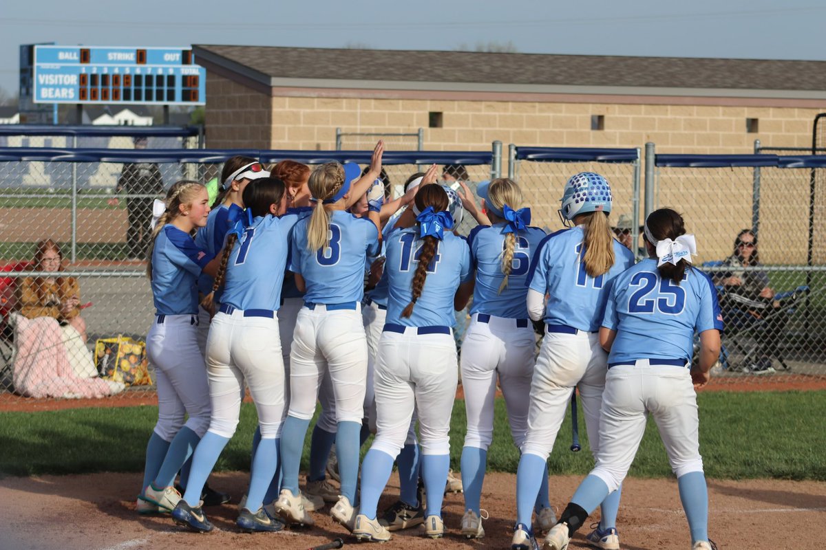 BerlinBearsSB's tweet photo. 🚨🥎🚨 🥎District Finals 🥎🚨🥎🚨

The 🐻’s head to their first District match and are HUNGRY for 🏆 The team is ready to execute &amp; bring that energy💥👏 

🆚 @HBJagsoftball 
🚌 2:30pm
🕛 5pm
📍Pickerington Central HS
🎟️ https://t.co/nsyv1LzYht
📈 G.C.

#BearFam #Team5 #HEART https://t.co/lqDoF983sl