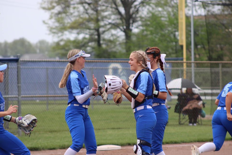 BerlinBearsSB's tweet photo. 🚨🥎🚨 🥎District Finals 🥎🚨🥎🚨

The 🐻’s head to their first District match and are HUNGRY for 🏆 The team is ready to execute &amp; bring that energy💥👏 

🆚 @HBJagsoftball 
🚌 2:30pm
🕛 5pm
📍Pickerington Central HS
🎟️ https://t.co/nsyv1LzYht
📈 G.C.

#BearFam #Team5 #HEART https://t.co/lqDoF983sl