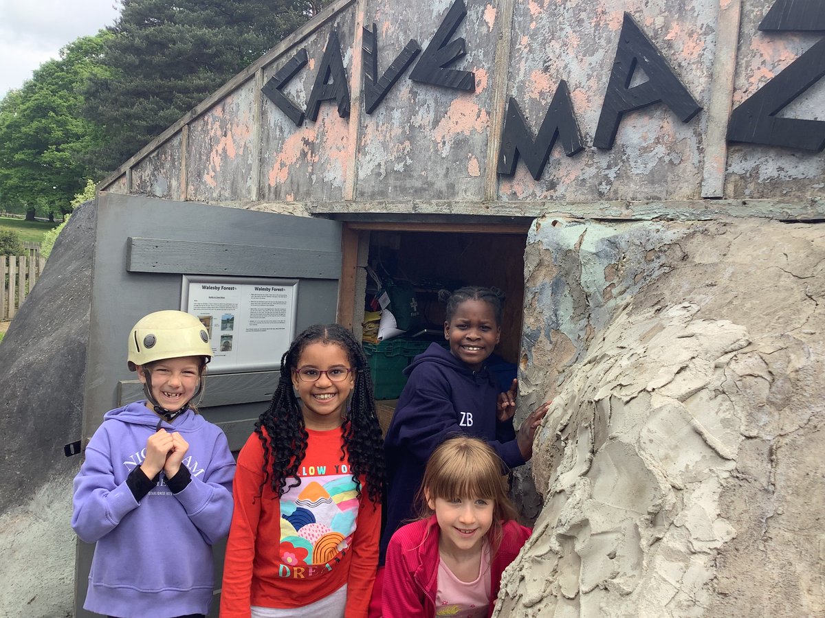 NGHSJuniors's tweet image. Year 3 are navigating the cave maze now! Non stop fun! @WalesbyForest #activefun