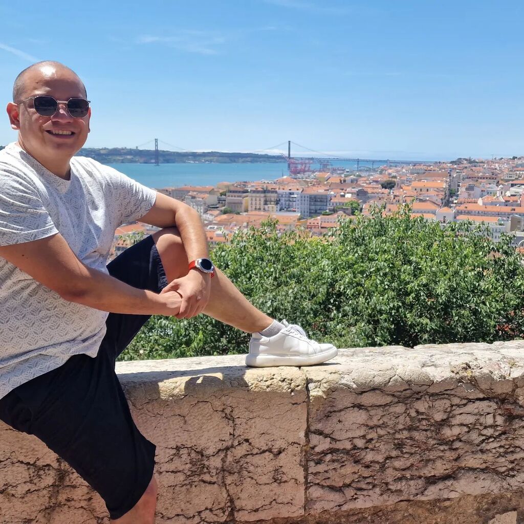 Hace un calorcito sabroson en Lisboa instagr.am/p/Csa8n6EtMEe/