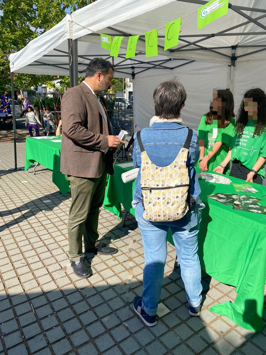 Explicar l'emprenedoria als infants està bé, més encara si es fa en forma de cooperativa. 
Que els beneficis es destinin a projectes socials i solidaris ja és de nota. Felicitats a totes les persones que ho fan possible.
#ElFuturÉsAra