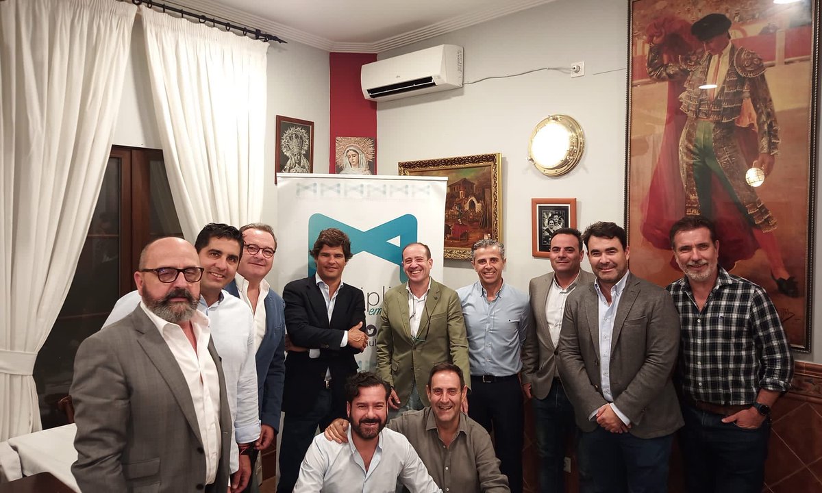 MultiplicaGrupo's tweet photo. Compartimos con vosotros imágenes de nuestro encuentro con Javier Fal-Conde Bourrellier CEO del Grupo Arttysu, el pasado miércoles 17 de mayo en el restaurante El Atún de Sevilla. 

#empresarios #grupomultiplica #empresariossevilla #sevilla https://t.co/GiwbPVcJgQ