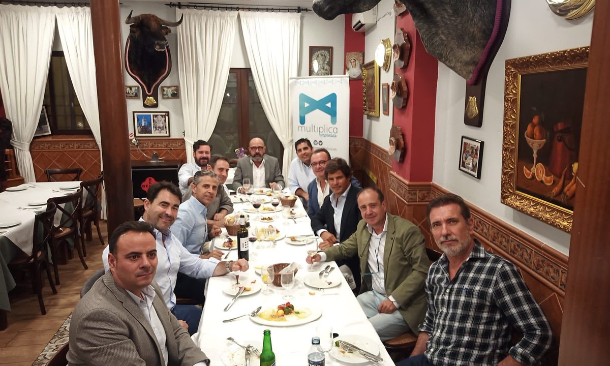 MultiplicaGrupo's tweet photo. Compartimos con vosotros imágenes de nuestro encuentro con Javier Fal-Conde Bourrellier CEO del Grupo Arttysu, el pasado miércoles 17 de mayo en el restaurante El Atún de Sevilla. 

#empresarios #grupomultiplica #empresariossevilla #sevilla https://t.co/GiwbPVcJgQ