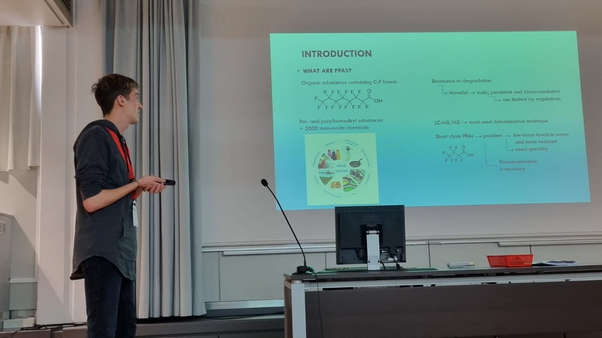 YRChem2023's tweet photo. 🗣️Now on stage we have the next round of flash communications with master students #CarlosRodríguez-Arias, #AlejandroGil, #RoserPayà and #MathildeMeyer
#YRChem #PhD #chemistry https://t.co/VZR7xVhxZp