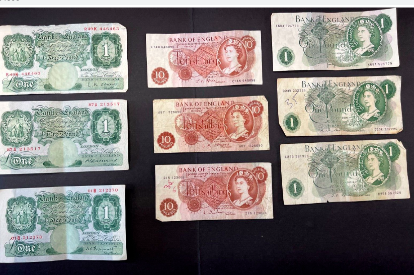 Check out what we have live on our Auction now!.
British Bank of England Vintage £1 & 10 shillings various cashiers LOT:2105-672 #collectablebanknotes #papermoney #britishbanknotes  #numismatics
ebay.co.uk/itm/3348675340…