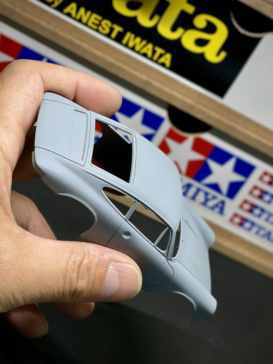 craftnest_2023's tweet image. 依頼品のポルシェ911も進めています。
1/32は手のひらサイズでカワイイな💖

ボディ整形終了です♪

#carmodel
#カーモデル 
#porsche911 
#ポルシェ911