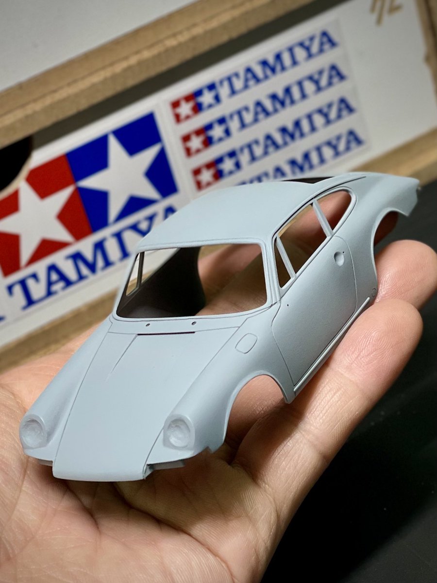 craftnest_2023's tweet image. 依頼品のポルシェ911も進めています。
1/32は手のひらサイズでカワイイな💖

ボディ整形終了です♪

#carmodel
#カーモデル 
#porsche911 
#ポルシェ911