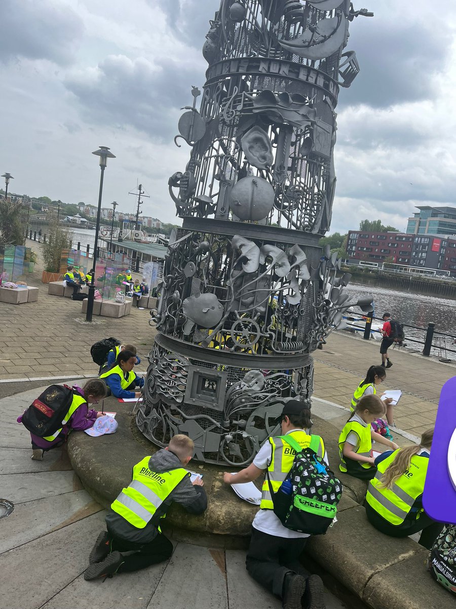 MrMooRPS's tweet photo. We also had a lovely stroll down the Newcastle quayside and did some sketching of the #blacksmithsneedle the children were using all of their skills picked up from our @accessart work this year! @NGinitiative @NewcastleCC https://t.co/DPWpZTqpOa