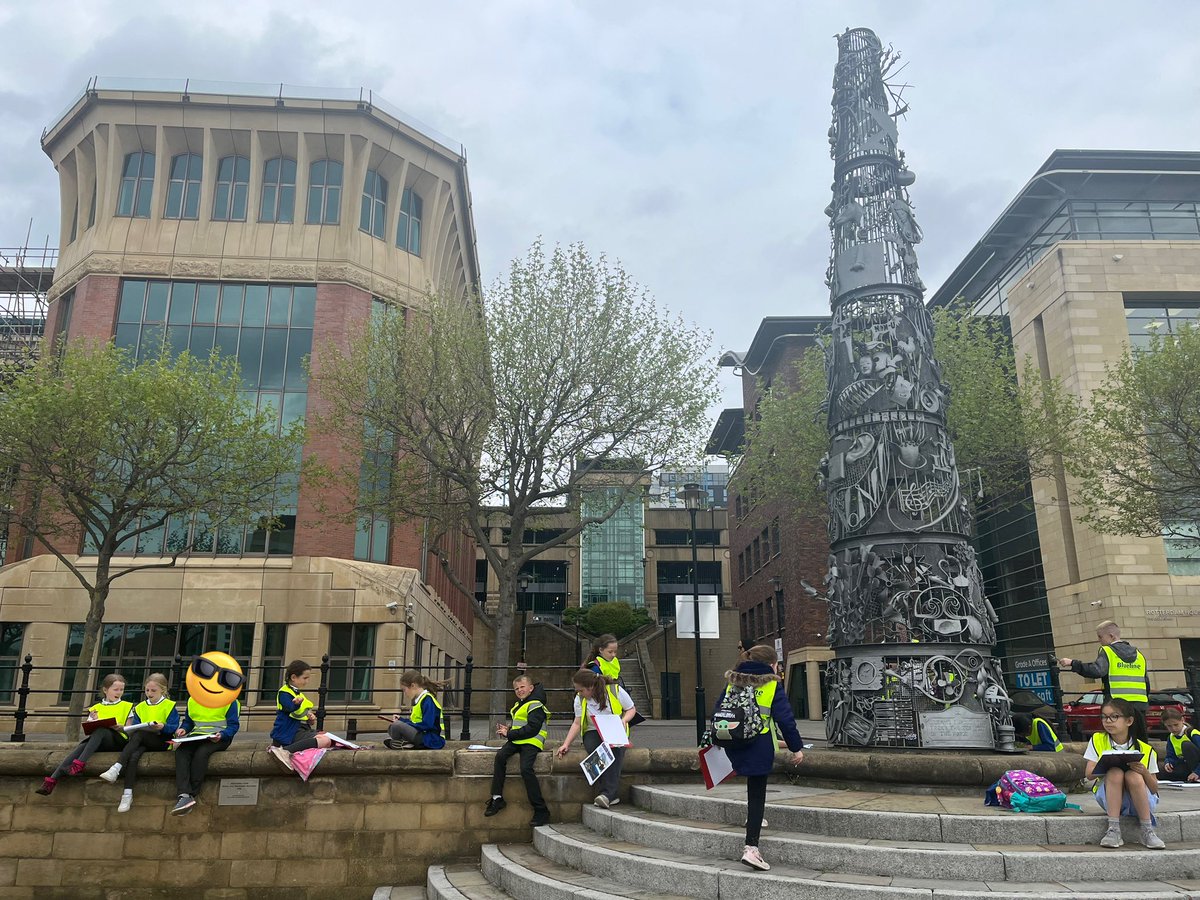 MrMooRPS's tweet photo. We also had a lovely stroll down the Newcastle quayside and did some sketching of the #blacksmithsneedle the children were using all of their skills picked up from our @accessart work this year! @NGinitiative @NewcastleCC https://t.co/DPWpZTqpOa