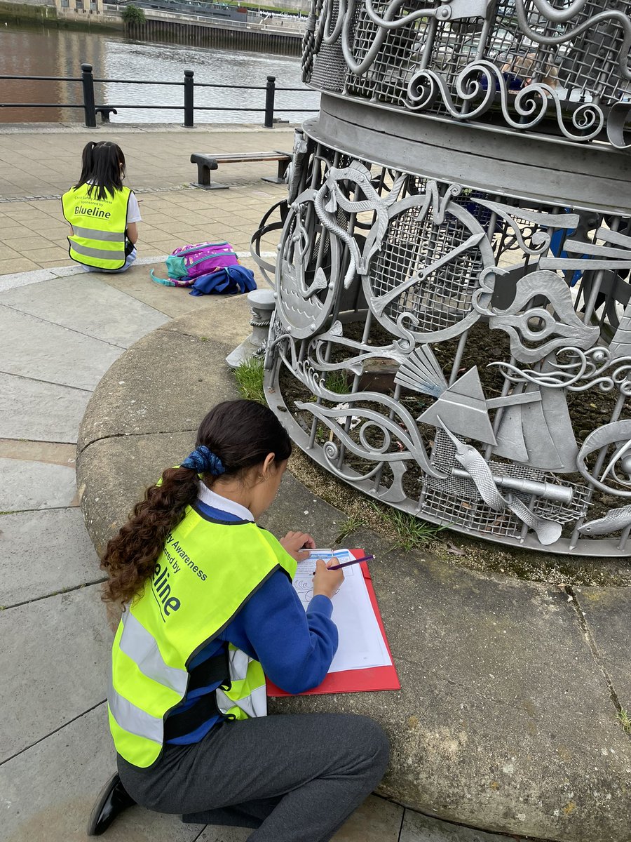 MrMooRPS's tweet photo. We also had a lovely stroll down the Newcastle quayside and did some sketching of the #blacksmithsneedle the children were using all of their skills picked up from our @accessart work this year! @NGinitiative @NewcastleCC https://t.co/DPWpZTqpOa