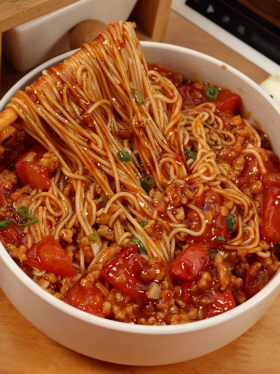 BextiyarCom's tweet photo. Every time I make this noodles with tomato and meat sauce, I have to eat at least 2 bowls ❗️
I've made this noodle mix many times, and you can add more meat sauce to make your own, noodles covered in meat sauce, a bite of rich bursting sauce. https://t.co/3ZSJaBHdp1