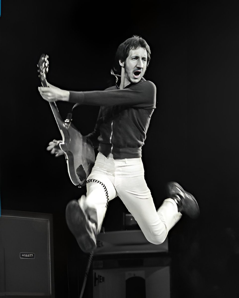 amarcelosantos's tweet photo. Happy Birthday Peter Townshend!!!
Peter Dennis Blandford Townshend (Chiswick, Londres, 19 de maio de 1945) guitarrista, cantor, compositor e escritor britânico, mais conhecido por seu trabalho com a banda de rock The Who.
Qual sua música preferida do @TheWho ? https://t.co/WeCvJNVP2w