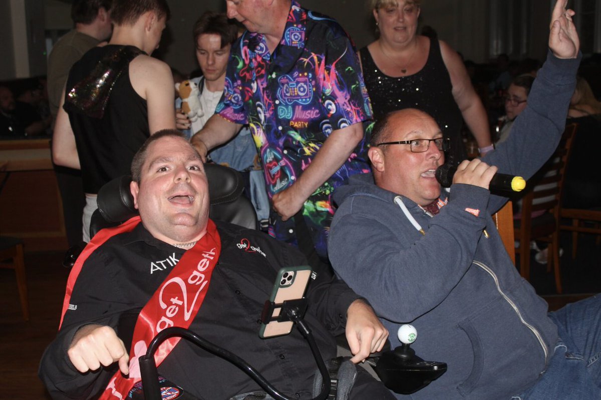 get2getheredin's tweet photo. Six days until our 10th anniversary! Less than a week until the big celebration!! Today is #funtimesfriday, let’s take a moment to remember the last ten years of fun and friendship!! We usually hold our Karaoke Discos on a Friday, read more here https://t.co/z3hfD5RnVo https://t.co/vpvl0cFHOQ