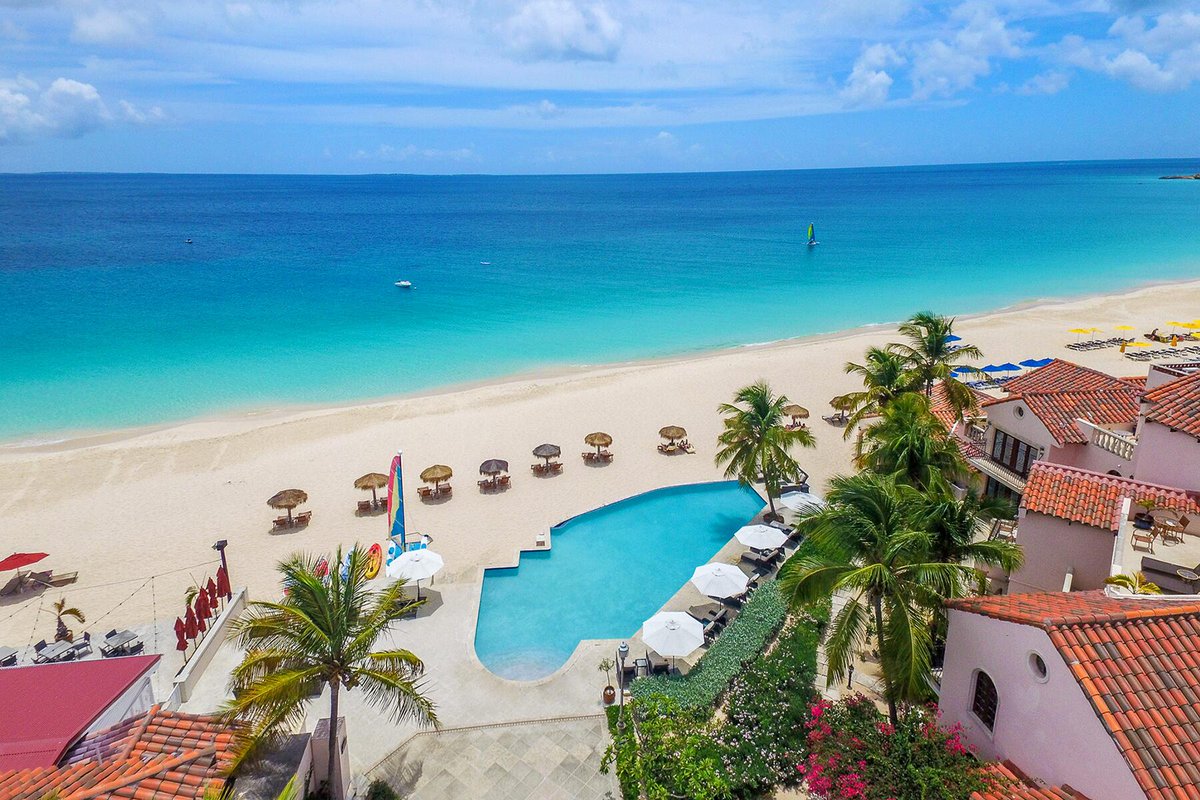 Answer These Questions to Figure Out What Tropical Vacation Is Right for You buff.ly/3oamlQK <a href="/fodorstravel/">fodorstravel</a> #beachvacation #tropicalvacation #islandvacation #traveltips #tropicalbeach #beachtrip #travelwriter #islandvibes