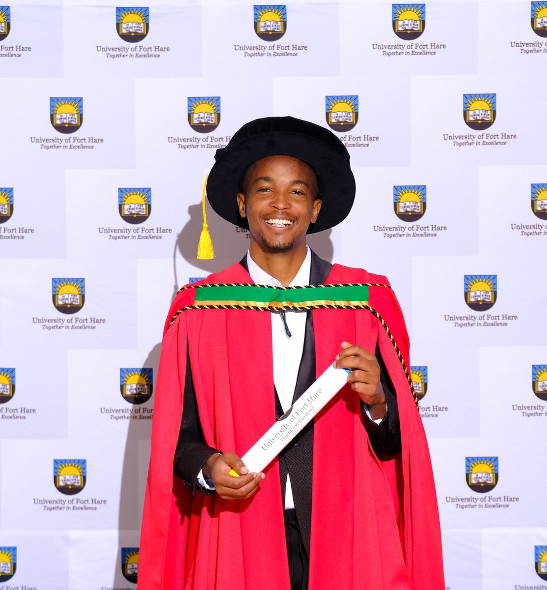 At age 29, Dr Xhamla Ngqoro from Ntabozuko (Berlin) is the University of Fort Hare 2023 May Graduation’s youngest PhD graduate. He graduated this morning with a Doctor of Philosophy in Chemistry during the Faculty of Science and Agriculture graduation ceremony.