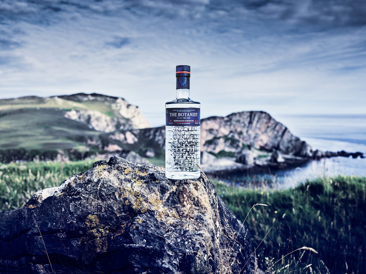 thebotanistgin's tweet photo. The Botanist Hebridean Strength has arrived in Dubai. 
✈️
Pick up a bottle from DXB and try a taste of the Hebrides. 
✈️
#HebrideanStrength #TheBotanistGin #TravellersExclusive https://t.co/9bIC4j4MPy