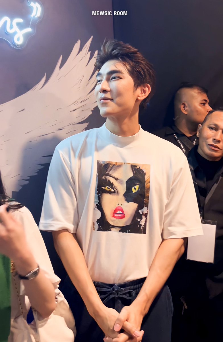 MEWSICRoom's tweet photo. When @MSuppasit reads #Mewlions “Love Letter Wall” 💌

MEW IN JAKARTA  
@bestie_ent_id 
#MewMyUniverse 
#MewSuppasit 
#มิวศุภศิษฏ์ 
#MEWJKT2023 
#1stMewJKT 
#MEWSICRoom https://t.co/eFhiNBHMsB