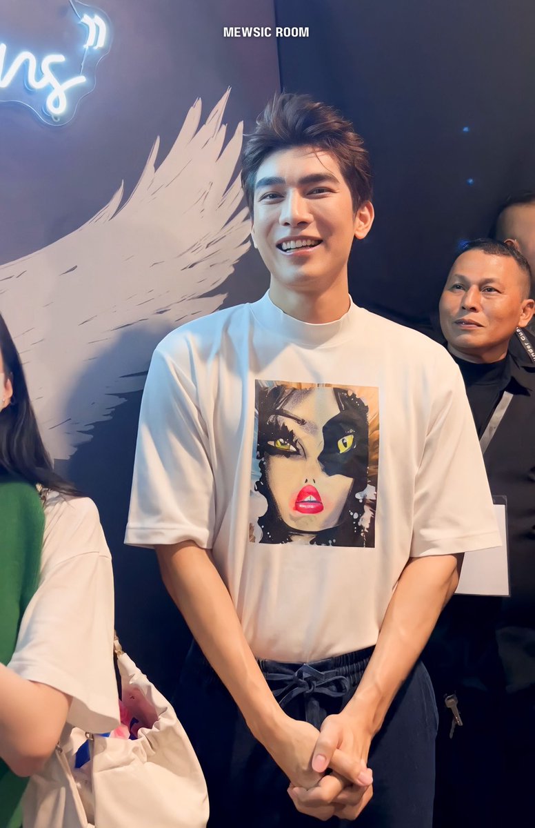 MEWSICRoom's tweet photo. When @MSuppasit reads #Mewlions “Love Letter Wall” 💌

MEW IN JAKARTA  
@bestie_ent_id 
#MewMyUniverse 
#MewSuppasit 
#มิวศุภศิษฏ์ 
#MEWJKT2023 
#1stMewJKT 
#MEWSICRoom https://t.co/eFhiNBHMsB