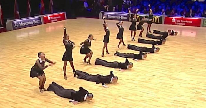 Судьи думали, что их ждет обычный танцевальный номер. Но когда на паркете появился этот коллектив….