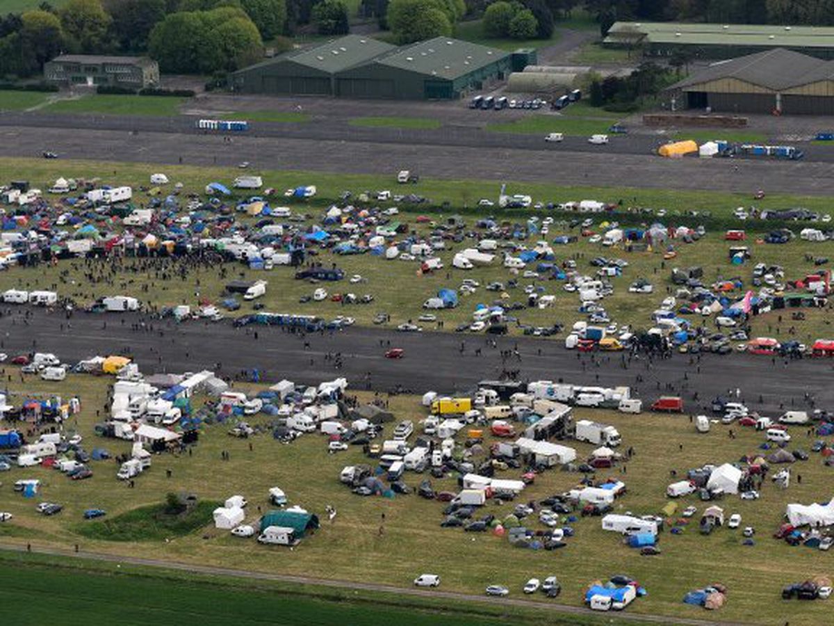 Eric_Anceau's tweet photo. Cette nouvelle affaire de technival sauvage est un nouveau cas d'école : 
- terrain d’un agriculteur squatté
- un maire mis devant le fait accompli
- mollesse du gouvernement, interdiction inaudible et au final mobilisation d'énormes moyens publics pour "accompagner" l’événement et éviter les incidents.
Affirmer sa fermeté et faire preuve, en même temps, de lâcheté est peut-être le pire des vices pour un gouvernement...