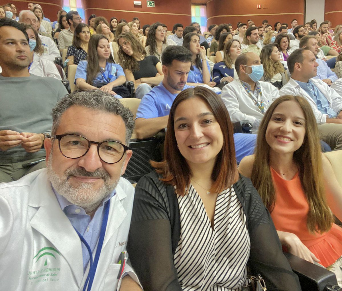 Oficialmente, URÓLOGAS!! Termina una preciosa etapa en la familia <a href="/HospitalUVRocio/">Hospital Universitario Virgen del Rocío</a> <a href="/UronefroHUVR/">@Uro-NefroHUVR</a> 
SIEMPRE estaré agradecida por lo que me habéis enseñado e inspirado 💚
<a href="/rafamedinaSVQ/">Rafa Medina</a>