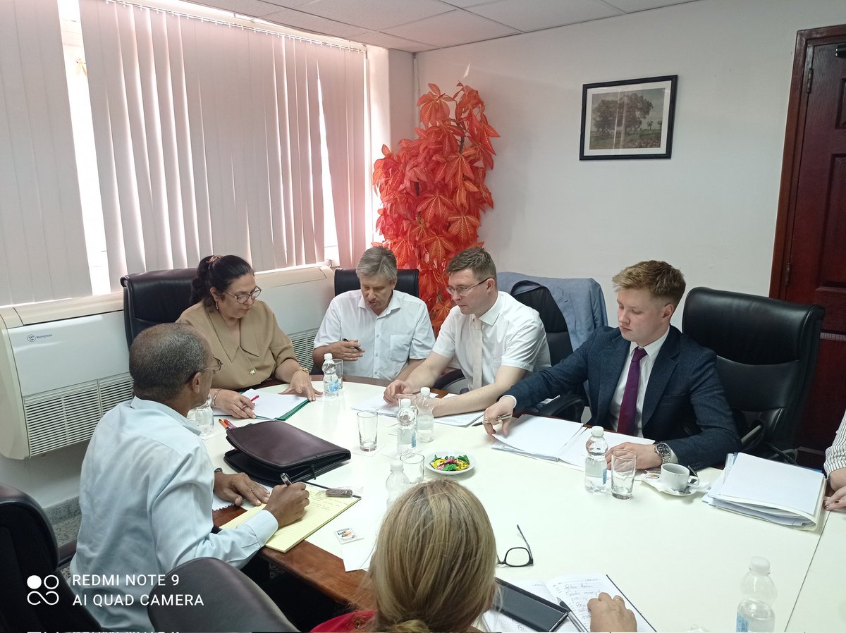 Fructífero intercambio entre #CubaMined y Ministerio de Educación de #Russia