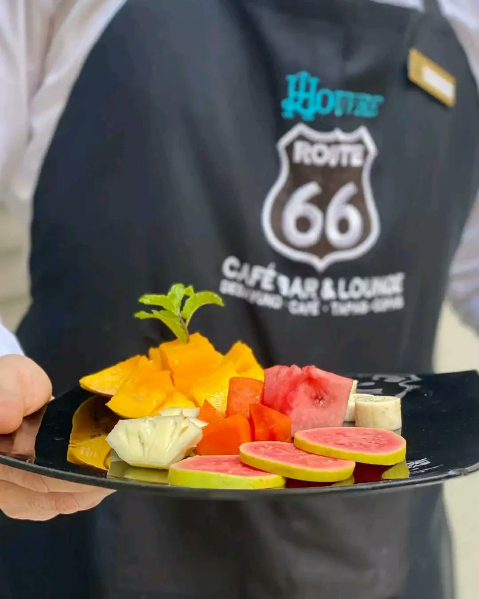 hotelevelasco's tweet photo. 👉En nuestro @hotelevelasco ofertamos un rico 🍛desayuno con #frutas 🍌🍊🍍de estación!!! Y x supuesto no deje de probar el rico #cafebombom ☕☕
#visitenos 💯
Hazlo Real, Hazlo ÚNICO!!!💪😎
#cubanacanmarcaladiferencia
#hotelevelascolouvre
@CubanacanHotel https://t.co/YHpR3l1YPS