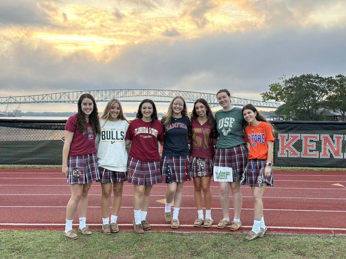 michaelbroach's tweet photo. Congratulations, Seniors! Enjoy your last official day of school! #seniorsunrise #BKHS https://t.co/24RpPoDBIS