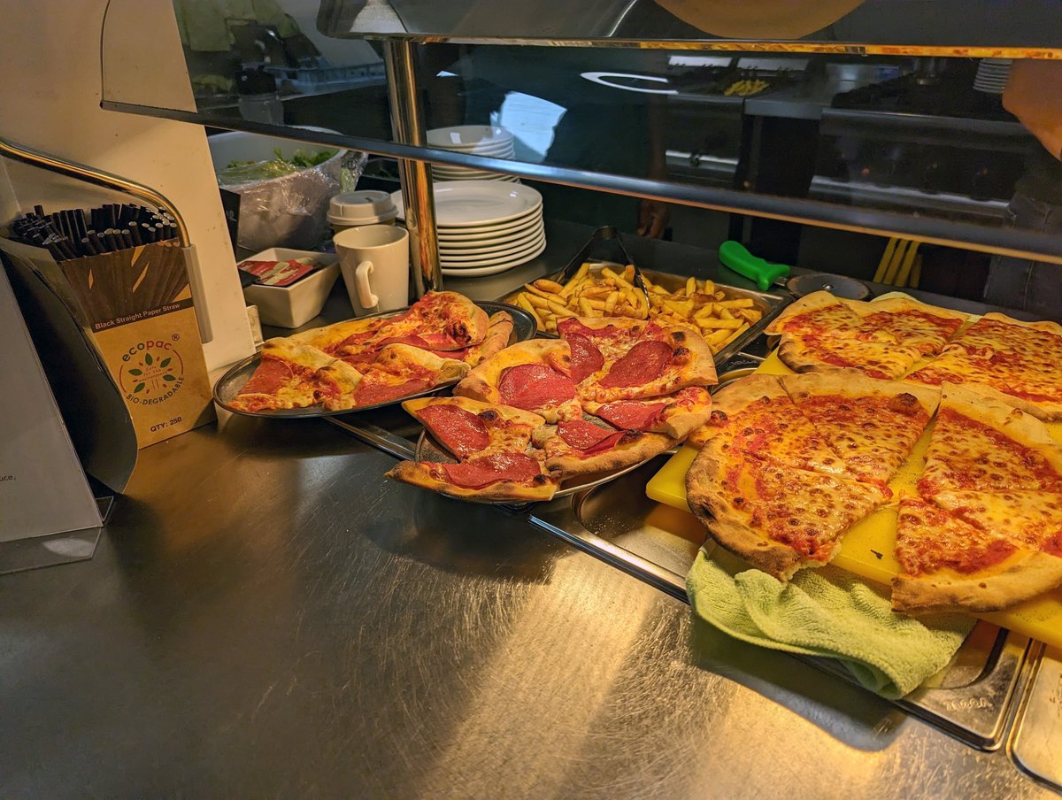 Our #CommunityMeal in support of #OoniDay is underway! 🍕 Delicious slices of @OuttaSpacePizza - get it while you can! #Edinburgh #CommunityEvent #OuttaSpacePizza