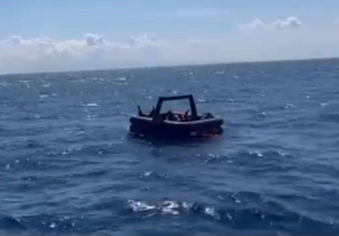 BerntKoschuh's tweet photo. "Die Asylzahlen sind niedriger, weil Menschen auf Plastik Boote gesetzt und mit Gewalt zurückgeschickt werden", sagt Migrationsexperte Gerald Knaus. Alle EU-Regierungen wissen, so Knaus, dass in Griechenland systematisch Recht gebrochen wird. #Hört!https://t.co/FJDqIqGOs7 https://t.co/m3qkY7mXXe