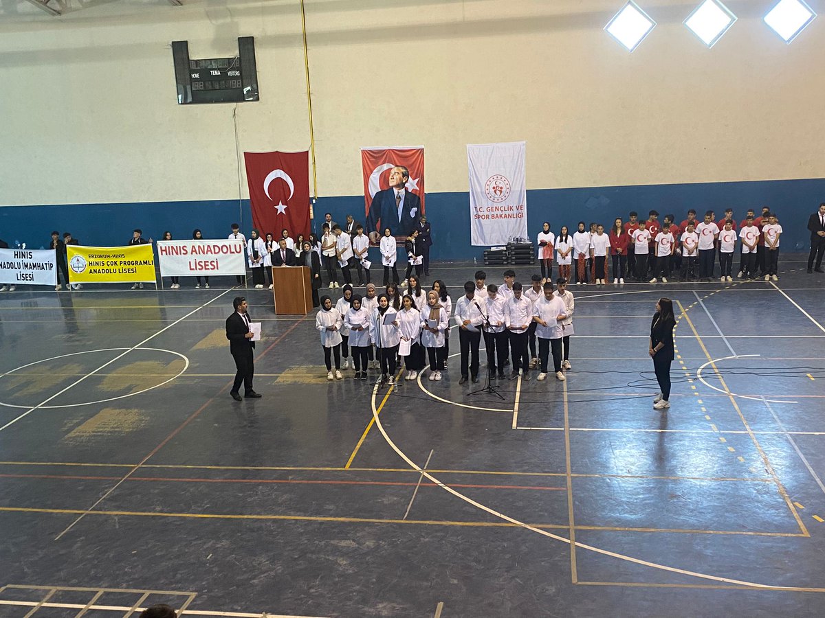 erdoganeren25's tweet photo. İlçe Kaymakamımız Sayın Hamza İnam ve Kurum amirleri ile birlikte 19 Mayıs Münasebetiyle düzenlenen programa katıldık. Geleceğimizin teminatı olan gençlerimizin 19 Mayıs Atatürk'ü Anma Gençlik ve Spor Bayramını kutluyorum. https://t.co/tQzniMDqfP